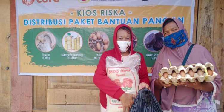 CARE Indonesia dan ROA Distribusikan Bantuan Pangan bagi Penyintas di Palu