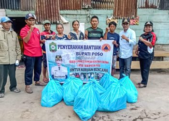 BPBD Poso Serahkan Bantuan bagi Warga Terdampak Angin Puting Beliung di Bariri